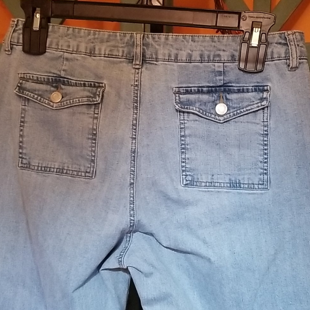 Capris - Picture 2 of 3